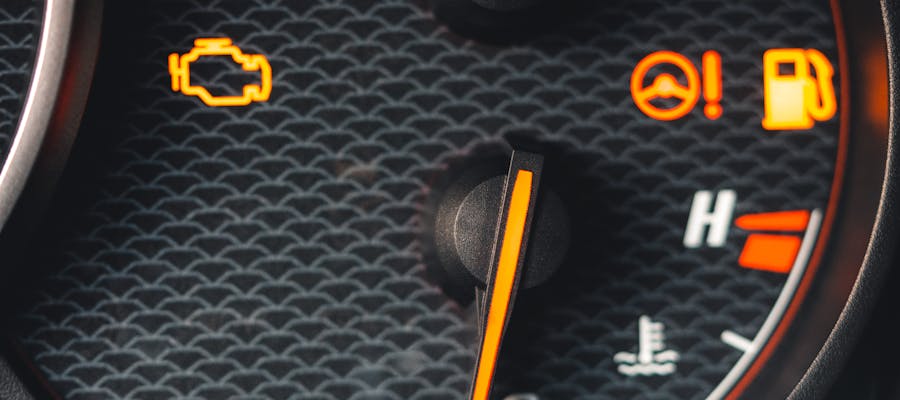 Що робити якщо авто показує check engine або помилку коробки